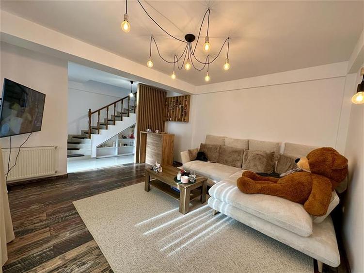 Casa de vannzare Bragadiru -Triplex 116 mp + curte proprie 105 mp - 1