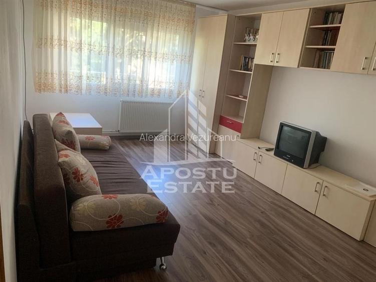Apartament cu 3 camere, 2 bai, decomandat, etajul 2, centrala proprie Apartament cu 3 camere, 2 bai, decomandat, etajul 2, centrala proprie