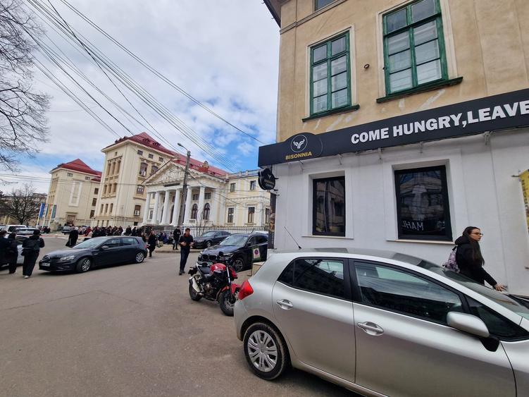 Spatiu comercial ultracentral,complet echipat pentru restaurant- COMISION 0% - 1