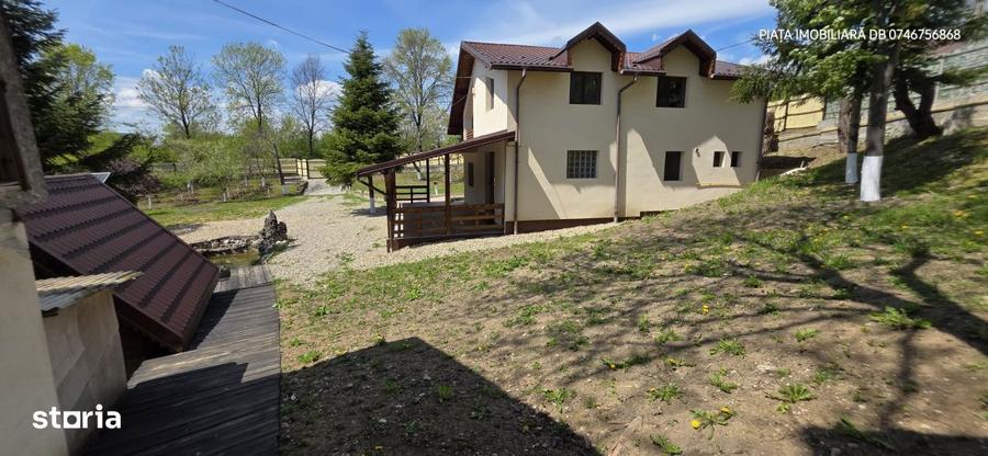 Resedinta deosebita 5 Camere | 200 mp Utili | 1.438 mp Teren | Aleea M - 11