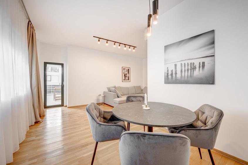 Apartament cu 3 camere decomandat în Băneasa