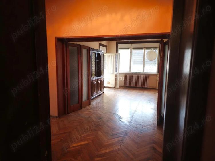 Apartament spatios cu 4 camere la Fantana Punctelor Cardinale Apartament spatios cu 4 camere la Fantana Punctelor Cardinale