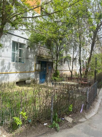 Vand apartament 2 camere decomandat, - 1