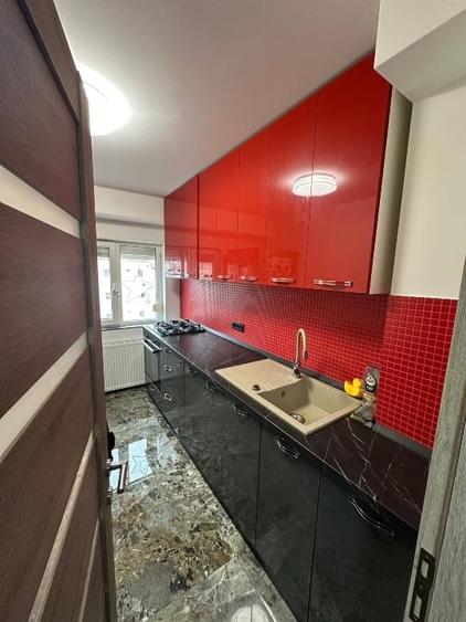 Apartament decomandat, 2 camere și balcon închis, etaj 4  zona Dâmbovița - 9