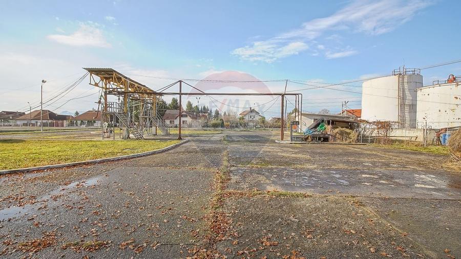 Potential de dezvoltare - Depozit carburanti, Lunca Calnicului, BV - 17