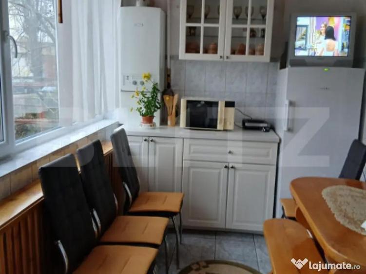 Vanzare apartament 2 camere, vis-a-vis de ?coala nr. 8 - 2