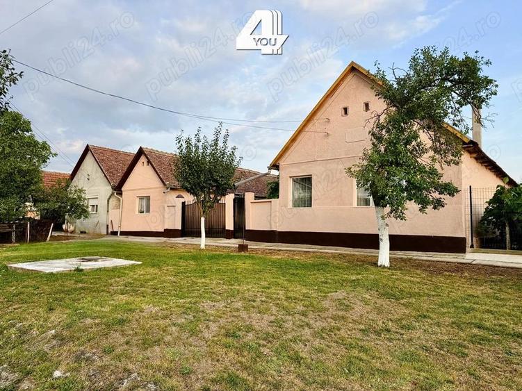 Casa formata din doua corpuri ?i teren de 863 mp, mobilata ?i utilata - 4