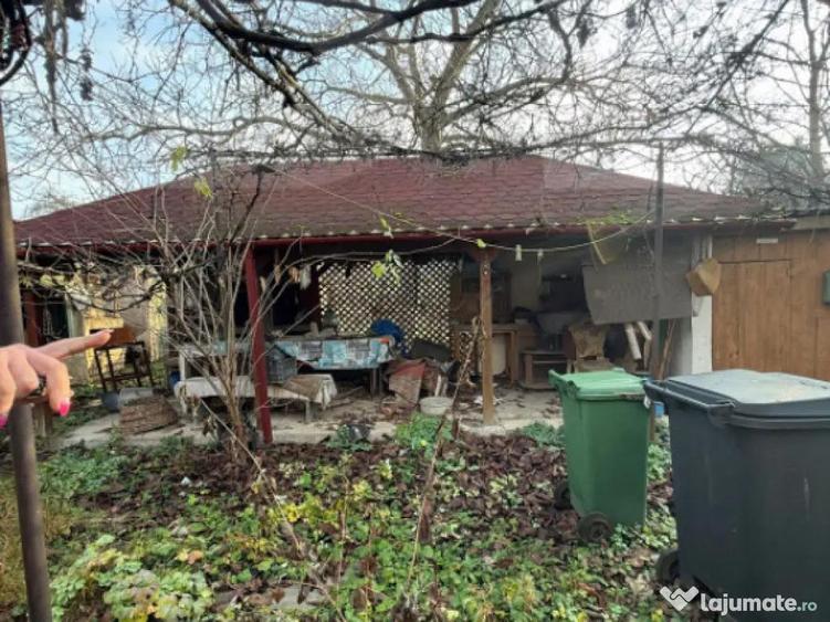 Casa de vanzare, cu 3 camere, doua bucatarii+teren in Simeri - 1