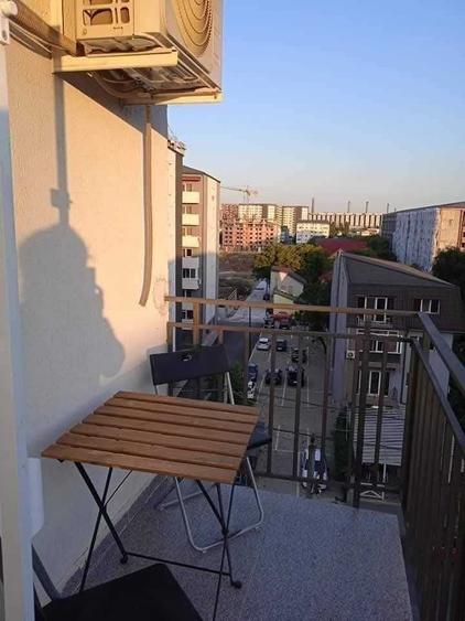Apartament cu 2 camere decomandat în Exterior Vest