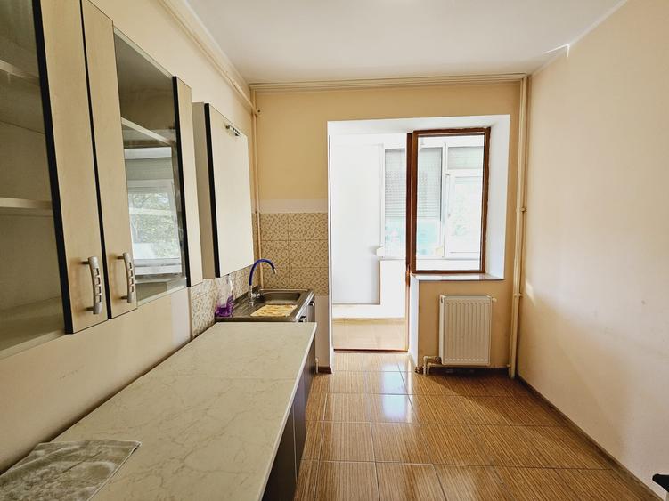 Tiglina 1, Bloc stradal, 3 camere Etajul 3, Balcon Generos - 8