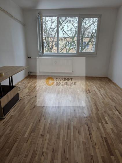 3 Camere-64MP | Reabilitat | 1975 | Creditabil | M Romancierilor 9 min - 2