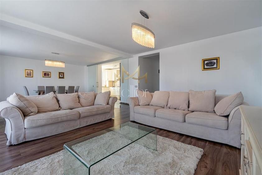 Apartament cu 4 camere semidecomandat în Borhanci