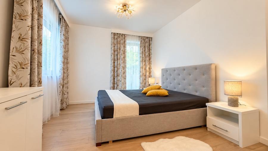 Apartament cu 3 camere decomandat, mobilat în Băneasa