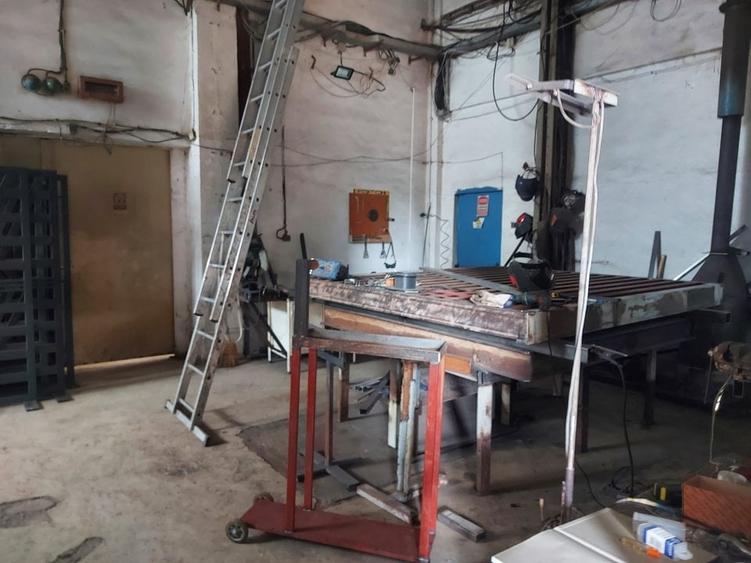 Spatiu industrial echipat cu utilaje productie mobila,confectii metalice,pavaje - 9