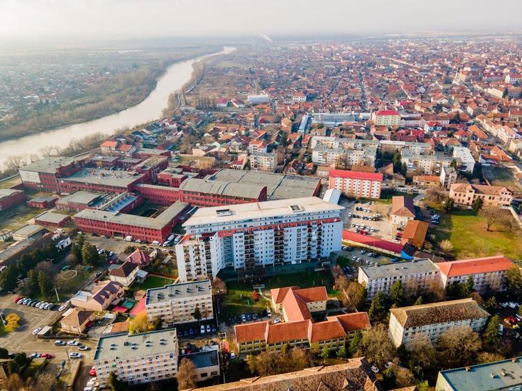 Vand apartament cu 3 camere bloc Via Romana - 3