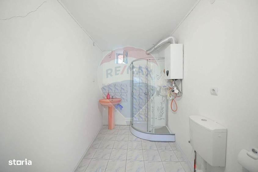 De vanzare casa cu 3 camere si teren 3205 mp in Sannicolau Roman - 1