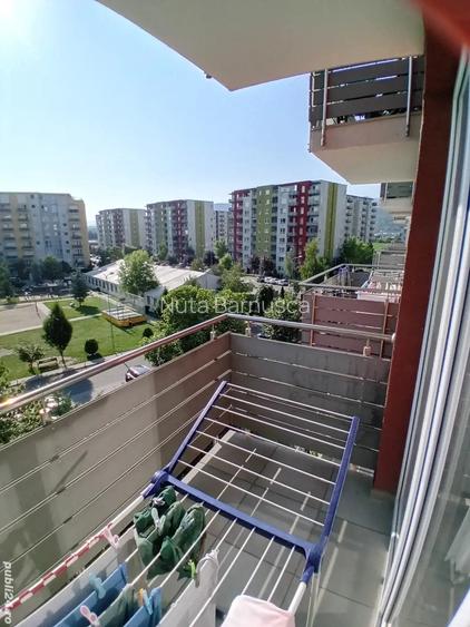 Vand apartament ,doua camere ,decomandat Vand apartament ,doua camere ,decomandat