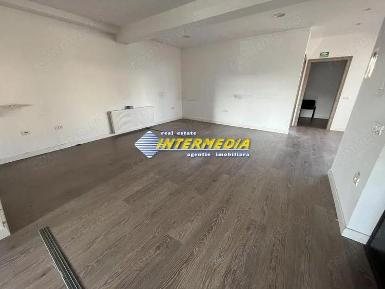 Spatiu comercial de vanzare in Alba Iulia zona Cetate finisat complet in suprafata de 66 mp - 1