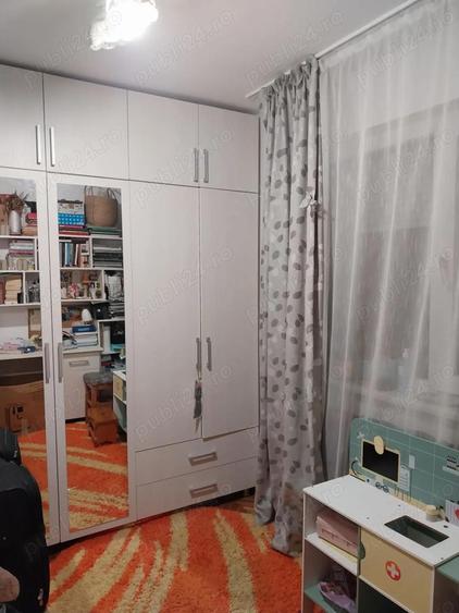 Vand apartament 3 camere semidecomandat Cugir, Str. Rozelor nr. 6, Sc. B, Et. 4 - 5