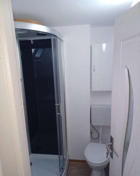 Inchriez apartment cu o camera zona Pia?a Darmanesti - 2