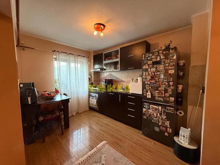 De vanzare / Inchiriere Apartament 3 camere decomandat - 3