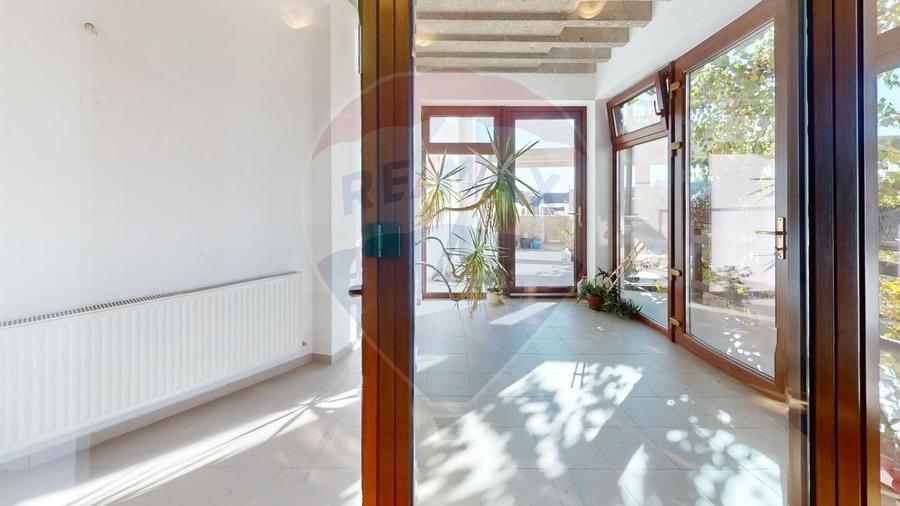 Apartament  la vila, cu 5 camere de vânzare în zona Turnisor - 9