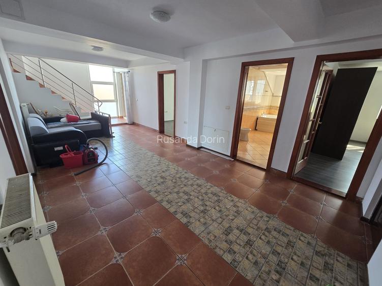 Apartament Spațios cu Curte de Închiriat în Ghiroda - Ideal pentru Familie sau B Apartament Spațios cu Curte de Închiriat în Ghiroda - Ideal pentru Familie sau B