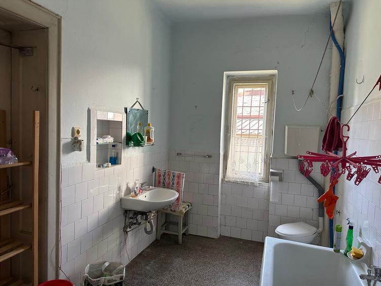 Apartament la casa 4 camere - 427 mp teren - zona str. Octavian Goga - 7