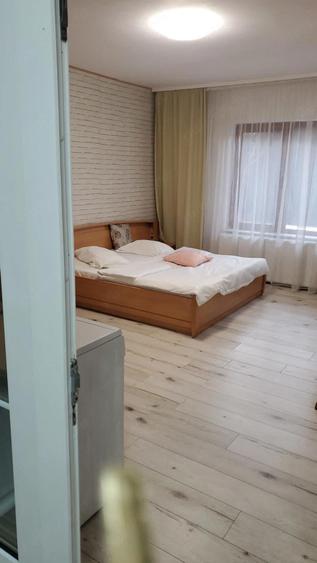 Vand 3 studiouri, 4 camere cu bai proprii ?i bucatarie comuna, toate situate in aceea?i cladire - 3