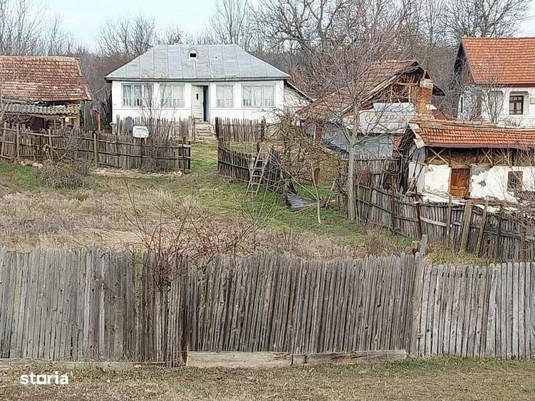 Casa cu teren de vanzare in loc. Floru, jud. Olt - 1