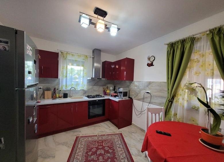 Casă individuală cu 2 camere cu Canalizare în Săbăreni