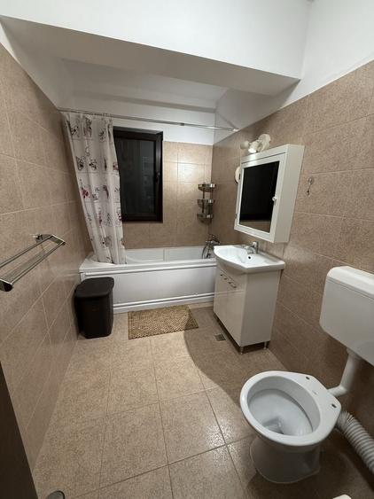 Apartament cu 2 camere decomandat în Apărătorii Patriei