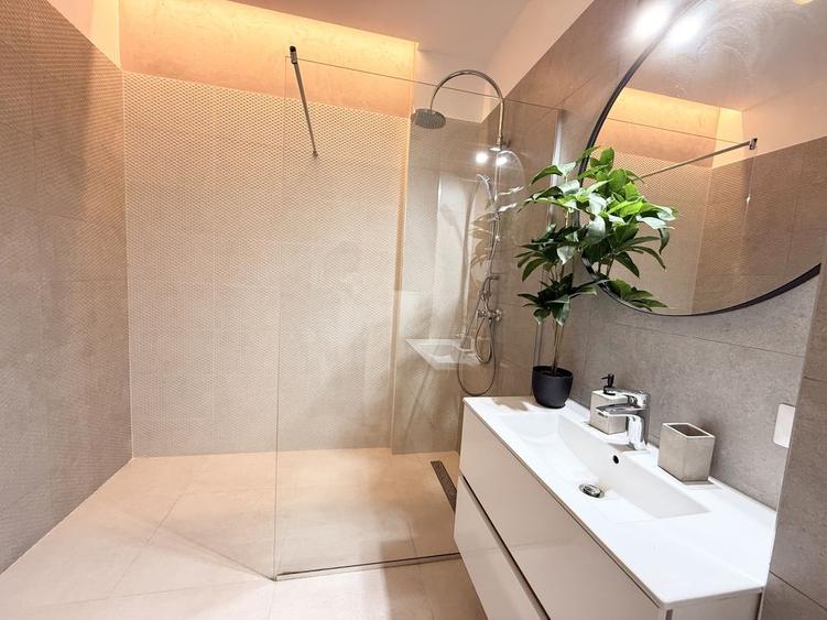 Apartament cu 2 camere decomandat în Palazu Mare