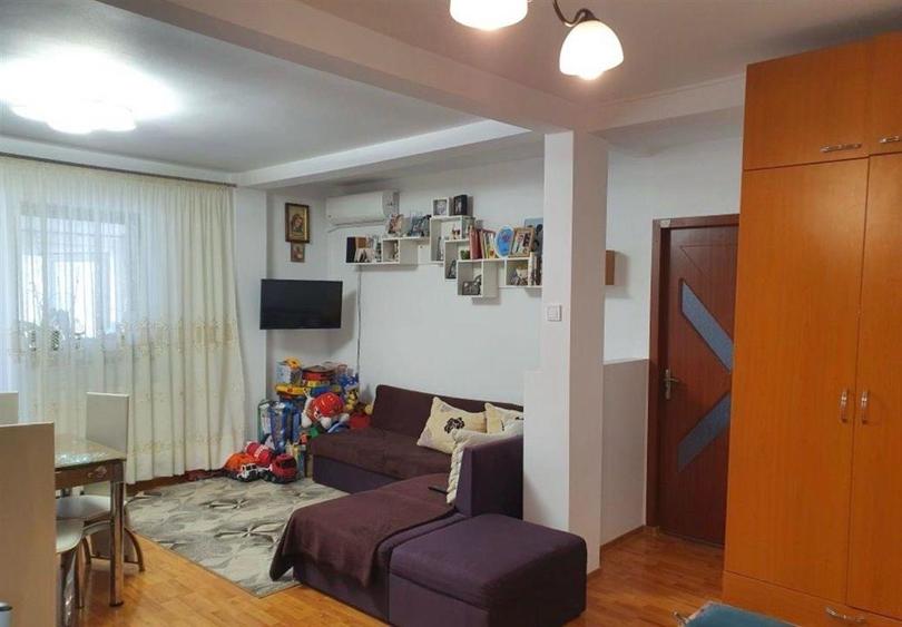 Apartament cu 3 camere decomandat în Tătărași