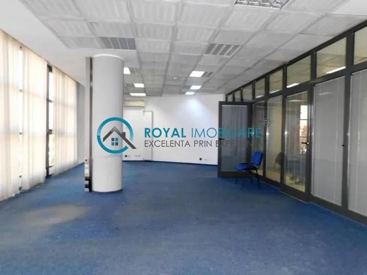 Birou, de 1,744 mp, în Central