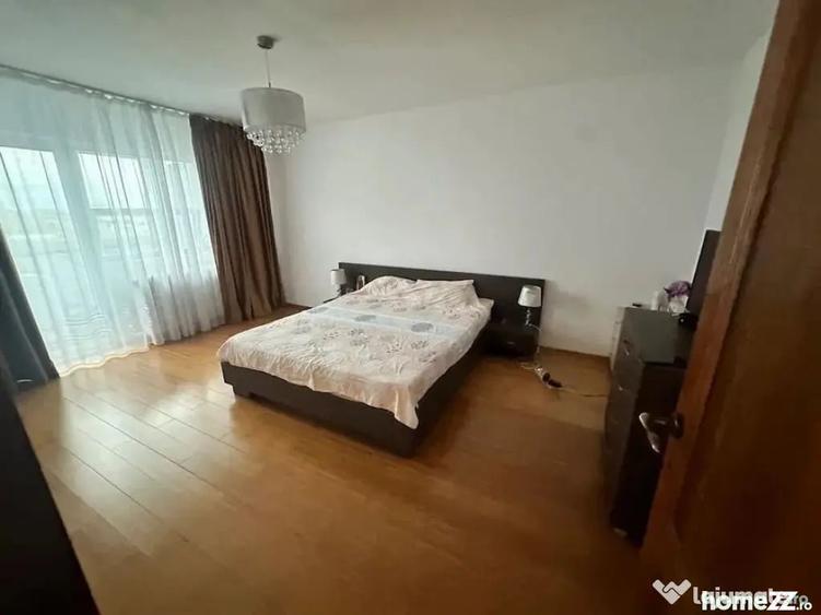 Apartament cu 3 camere semidecomandat în Sebastian