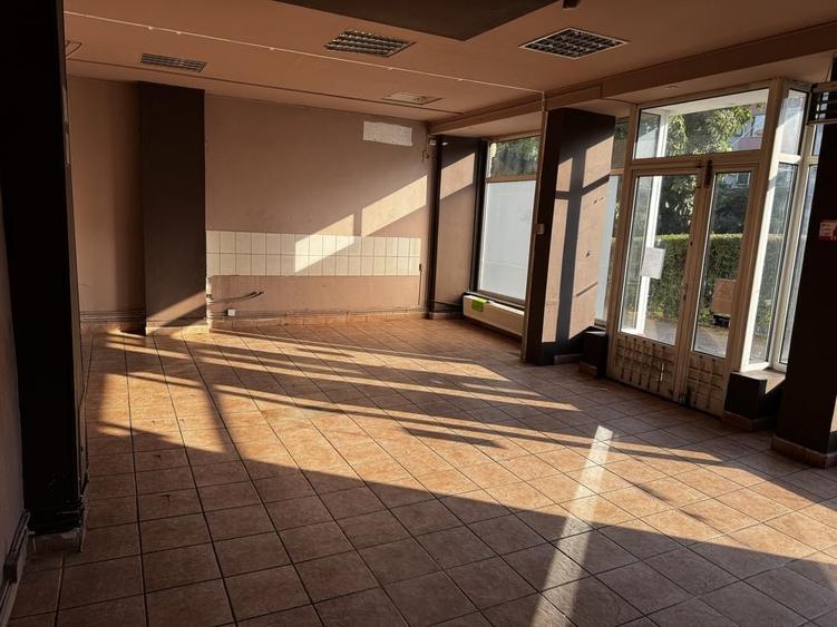 Spațiu comercial, de 100 mp, în Dâmbovița