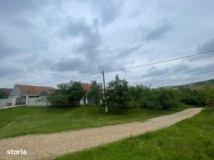 Casă cu 3 camere cu Teren 2472 Mp în Tămășeu
