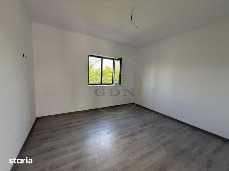 Casă cu 5 camere cu Teren 387 Mp în Podari
