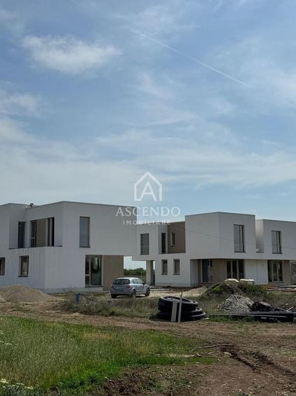 Teren agricol extravilan de 8500 mp, în Ostratu