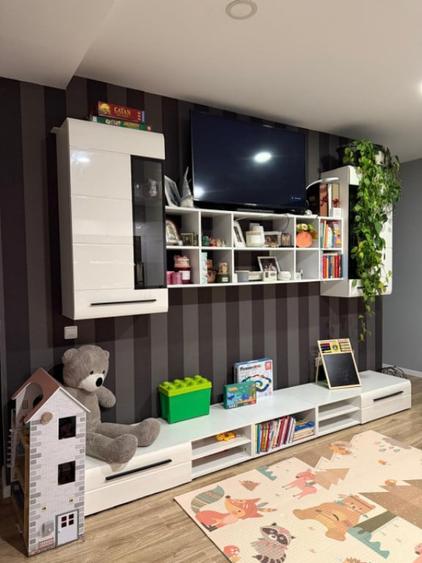 Apartament de vanzare semidecomandat ,3 camere 80 mp , zona - 12