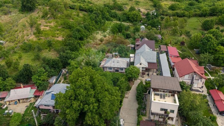 Teren Construcții intravilan de 2700 mp, în Bucium
