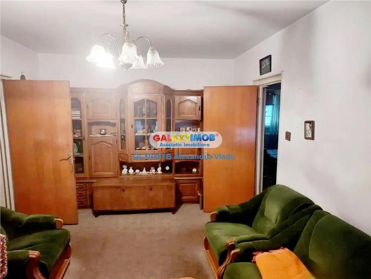 Apartament cu 3 camere semidecomandat în Baba Novac