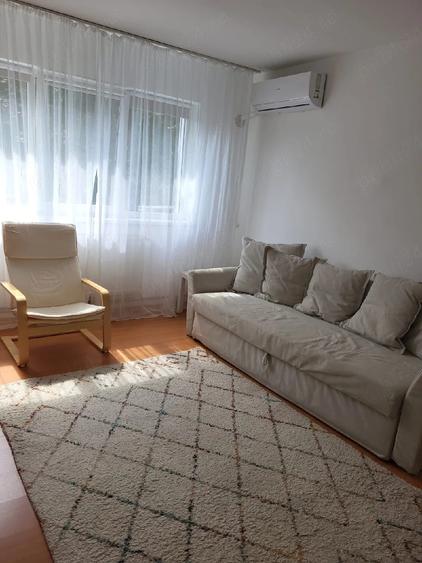 Apartament cu 3 camere semidecomandat în Republicii