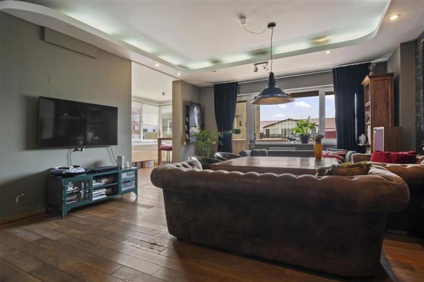 Penthouse cu 6 camere decomandat, mobilat în Aviatorilor