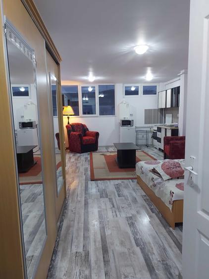 Garsonieră decomandată în Central