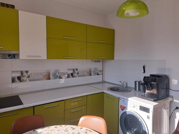Apartament cu 4 camere decomandat, mobilat în Dâmbu Pietros