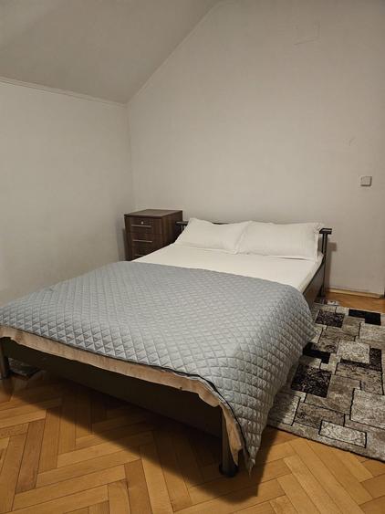 Casă individuală cu 4 camere cu Canalizare în Ghiroda