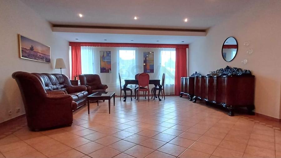 Apartament cu 4 camere decomandat, mobilat în Batistei