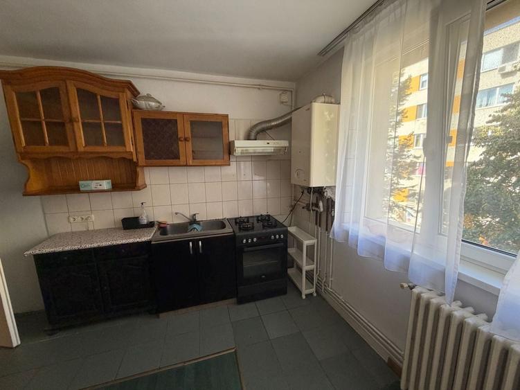 Apartament cu 3 camere decomandat, mobilat în Grigorescu